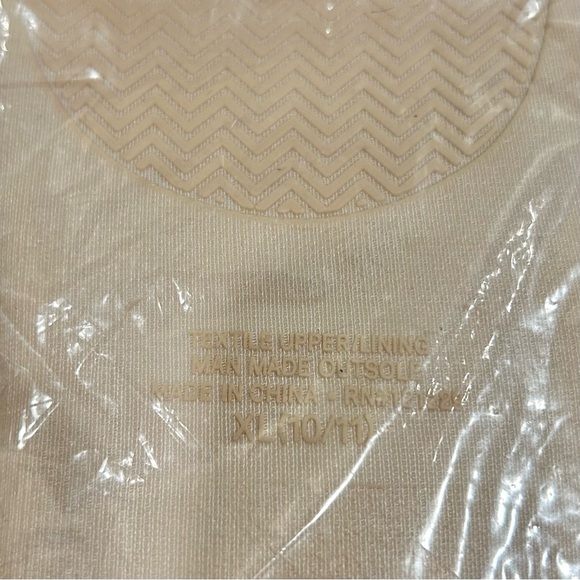 NWT Ellen Tracy Tan Sweater Knit Faux Fur Slip On House Slippers Size XL 10-11 - Picture 2 of 4